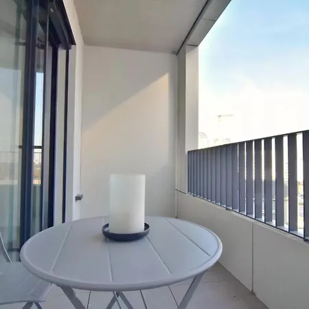 Bris Apartment, 1-2 Guests, Free Parking & Wifi, 4km Downtown, Bratislava