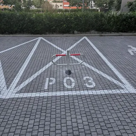 Bris Apartment, 1-2 Guests, Free Parking & Wifi, 4km Downtown,